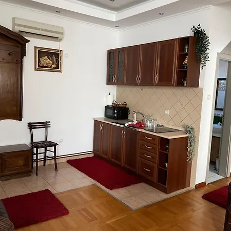 Apartman Airport Sky Lux Ii